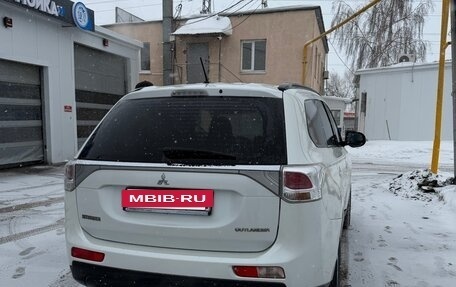 Mitsubishi Outlander III рестайлинг 3, 2013 год, 1 350 000 рублей, 3 фотография