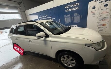 Mitsubishi Outlander III рестайлинг 3, 2013 год, 1 350 000 рублей, 4 фотография