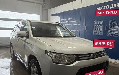 Mitsubishi Outlander III рестайлинг 3, 2013 год, 1 350 000 рублей, 5 фотография