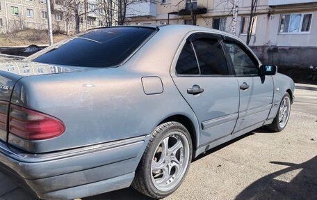 Mercedes-Benz E-Класс, 1998 год, 385 000 рублей, 2 фотография