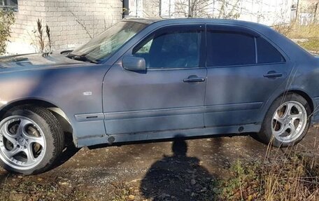 Mercedes-Benz E-Класс, 1998 год, 385 000 рублей, 6 фотография