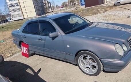 Mercedes-Benz E-Класс, 1998 год, 385 000 рублей, 3 фотография