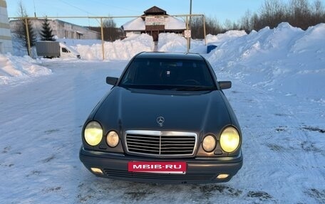 Mercedes-Benz E-Класс, 1998 год, 385 000 рублей, 24 фотография