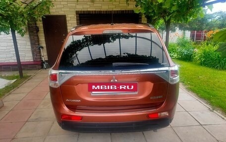 Mitsubishi Outlander III рестайлинг 3, 2012 год, 1 350 000 рублей, 2 фотография