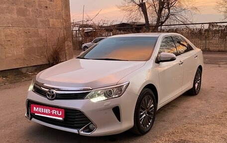 Toyota Camry, 2015 год, 1 650 000 рублей, 4 фотография