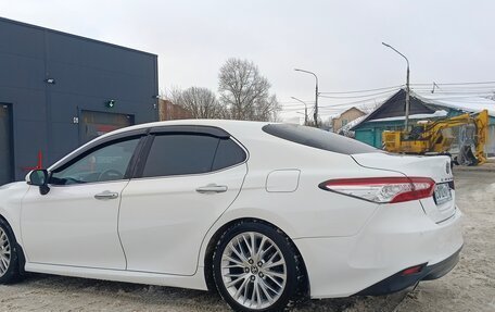 Toyota Camry, 2018 год, 2 300 000 рублей, 4 фотография