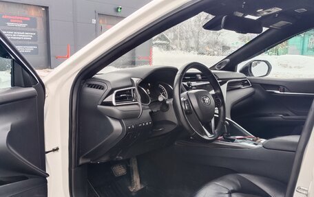 Toyota Camry, 2018 год, 2 300 000 рублей, 6 фотография