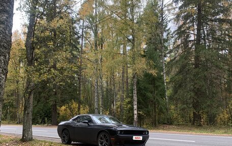 Dodge Challenger III рестайлинг 2, 2018 год, 3 700 000 рублей, 2 фотография