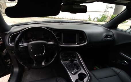 Dodge Challenger III рестайлинг 2, 2018 год, 3 700 000 рублей, 9 фотография