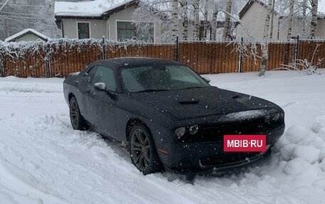 Dodge Challenger III рестайлинг 2, 2018 год, 3 700 000 рублей, 4 фотография
