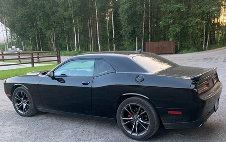 Dodge Challenger III рестайлинг 2, 2018 год, 3 700 000 рублей, 13 фотография