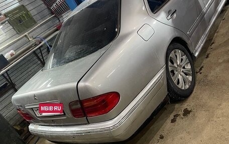 Mercedes-Benz E-Класс, 2000 год, 400 000 рублей, 2 фотография