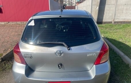 Toyota Yaris III рестайлинг, 2007 год, 720 000 рублей, 2 фотография