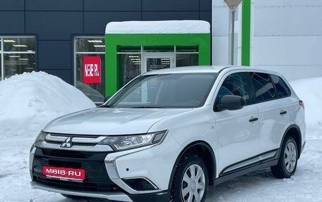 Mitsubishi Outlander III рестайлинг 3, 2018 год, 1 951 000 рублей, 1 фотография