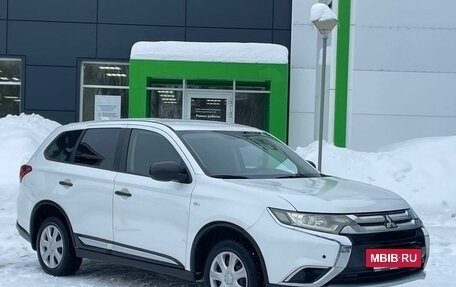 Mitsubishi Outlander III рестайлинг 3, 2018 год, 1 951 000 рублей, 3 фотография