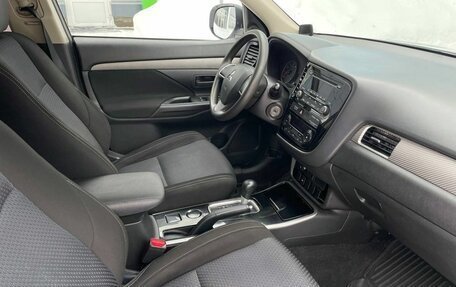 Mitsubishi Outlander III рестайлинг 3, 2018 год, 1 951 000 рублей, 9 фотография