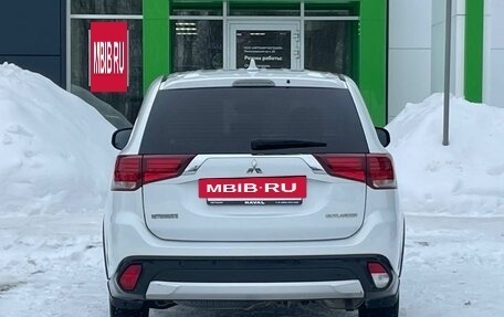 Mitsubishi Outlander III рестайлинг 3, 2018 год, 1 951 000 рублей, 6 фотография