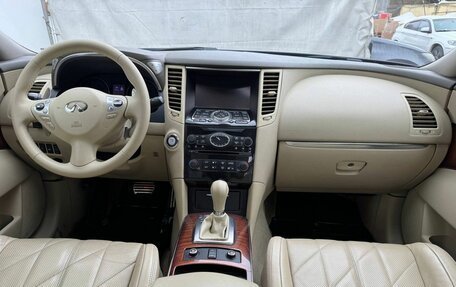 Infiniti QX70, 2013 год, 2 370 000 рублей, 9 фотография