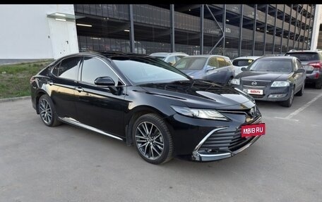 Toyota Camry, 2023 год, 3 649 000 рублей, 2 фотография