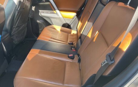 Toyota RAV4, 2016 год, 2 650 000 рублей, 13 фотография