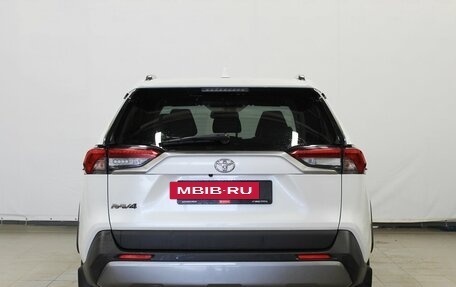 Toyota RAV4, 2021 год, 3 050 000 рублей, 5 фотография