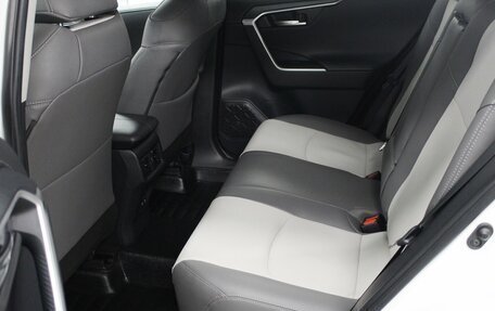 Toyota RAV4, 2021 год, 3 050 000 рублей, 10 фотография