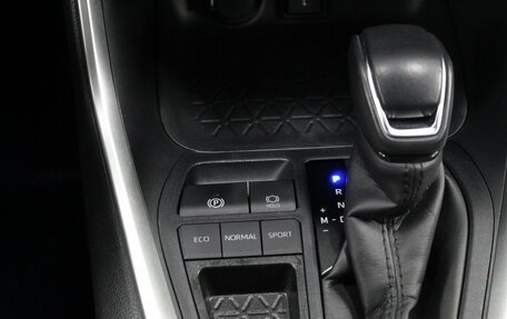 Toyota RAV4, 2021 год, 3 050 000 рублей, 13 фотография