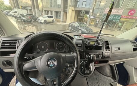 Volkswagen Caravelle T5, 2010 год, 1 000 000 рублей, 2 фотография