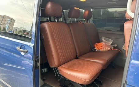 Volkswagen Caravelle T5, 2010 год, 1 000 000 рублей, 3 фотография