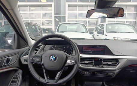 BMW 1 серия, 2020 год, 2 200 000 рублей, 12 фотография