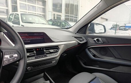 BMW 1 серия, 2020 год, 2 200 000 рублей, 20 фотография