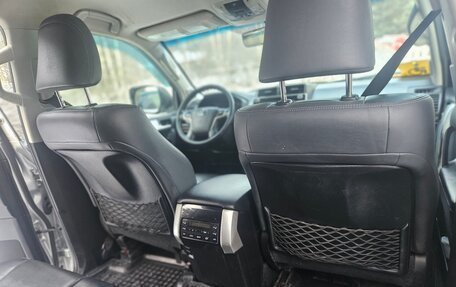 Toyota Land Cruiser Prado 150 рестайлинг 2, 2018 год, 4 750 000 рублей, 14 фотография