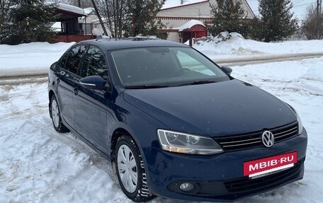 Volkswagen Jetta VI, 2011 год, 980 000 рублей, 2 фотография