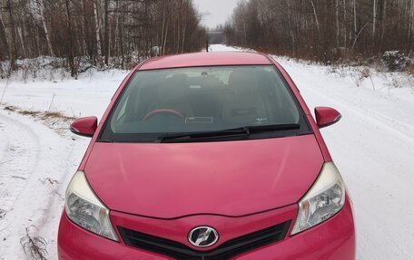Toyota Vitz, 2013 год, 700 000 рублей, 2 фотография