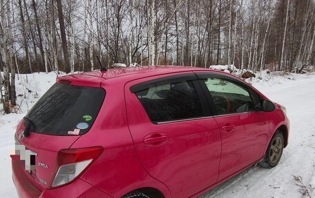Toyota Vitz, 2013 год, 700 000 рублей, 3 фотография