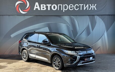 Mitsubishi Outlander III рестайлинг 3, 2019 год, 1 890 000 рублей, 3 фотография