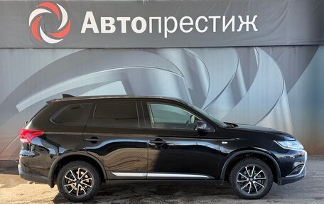 Mitsubishi Outlander III рестайлинг 3, 2019 год, 1 890 000 рублей, 4 фотография