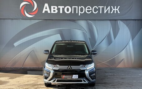 Mitsubishi Outlander III рестайлинг 3, 2019 год, 1 890 000 рублей, 2 фотография