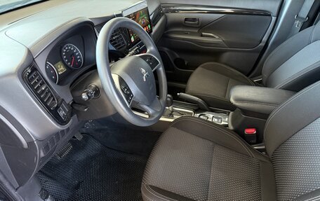 Mitsubishi Outlander III рестайлинг 3, 2019 год, 1 890 000 рублей, 9 фотография