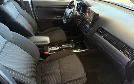 Mitsubishi Outlander III рестайлинг 3, 2019 год, 1 890 000 рублей, 17 фотография