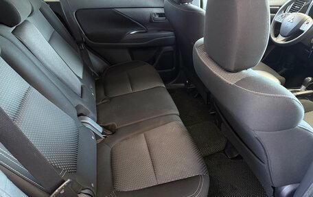 Mitsubishi Outlander III рестайлинг 3, 2019 год, 1 890 000 рублей, 16 фотография