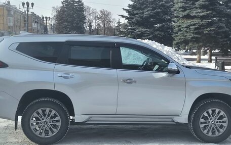 Mitsubishi Pajero Sport III рестайлинг, 2022 год, 4 300 000 рублей, 7 фотография