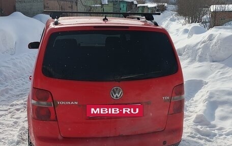 Volkswagen Touran III, 2004 год, 400 000 рублей, 2 фотография