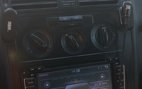 Volkswagen Touran III, 2004 год, 400 000 рублей, 5 фотография