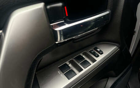 Toyota Land Cruiser 200, 2012 год, 2 999 000 рублей, 13 фотография