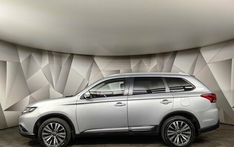 Mitsubishi Outlander III рестайлинг 3, 2019 год, 2 493 000 рублей, 5 фотография