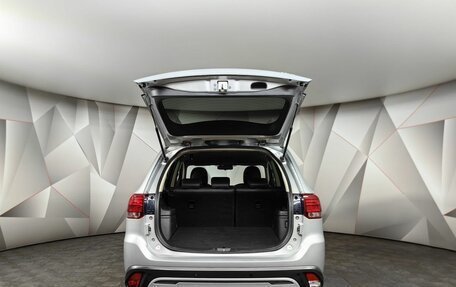 Mitsubishi Outlander III рестайлинг 3, 2019 год, 2 493 000 рублей, 12 фотография