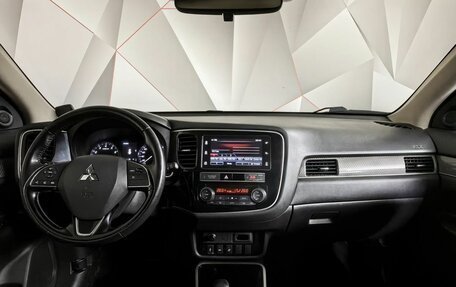 Mitsubishi Outlander III рестайлинг 3, 2019 год, 2 493 000 рублей, 14 фотография