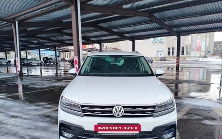 Volkswagen Tiguan II, 2018 год, 2 531 000 рублей, 2 фотография