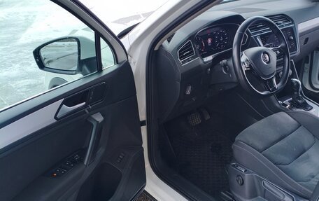 Volkswagen Tiguan II, 2018 год, 2 531 000 рублей, 7 фотография